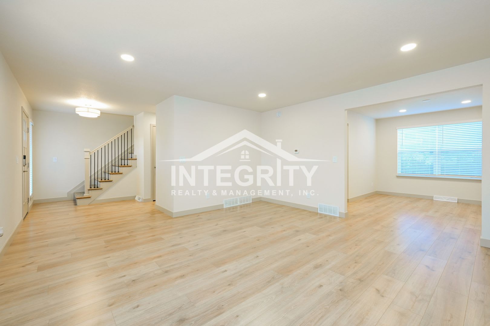 4 Bed/2.5 Baths, 1741 Sqft – photo 5