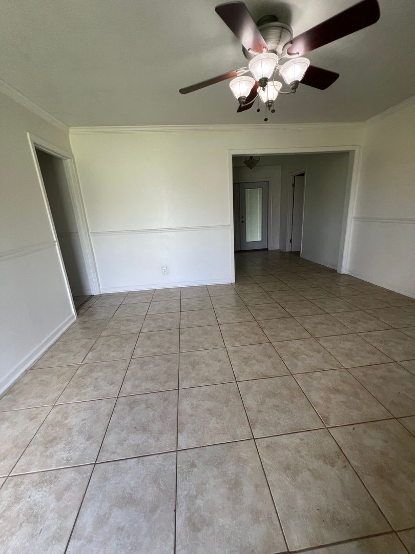 Renovated 3 Bed 1 Bath House in Sulphur – photo 3