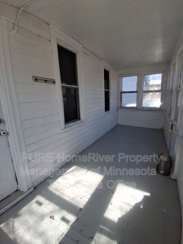 987 Churchill Street 1 – photo 2