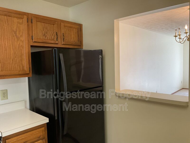 4579 Burchdale St – photo 4