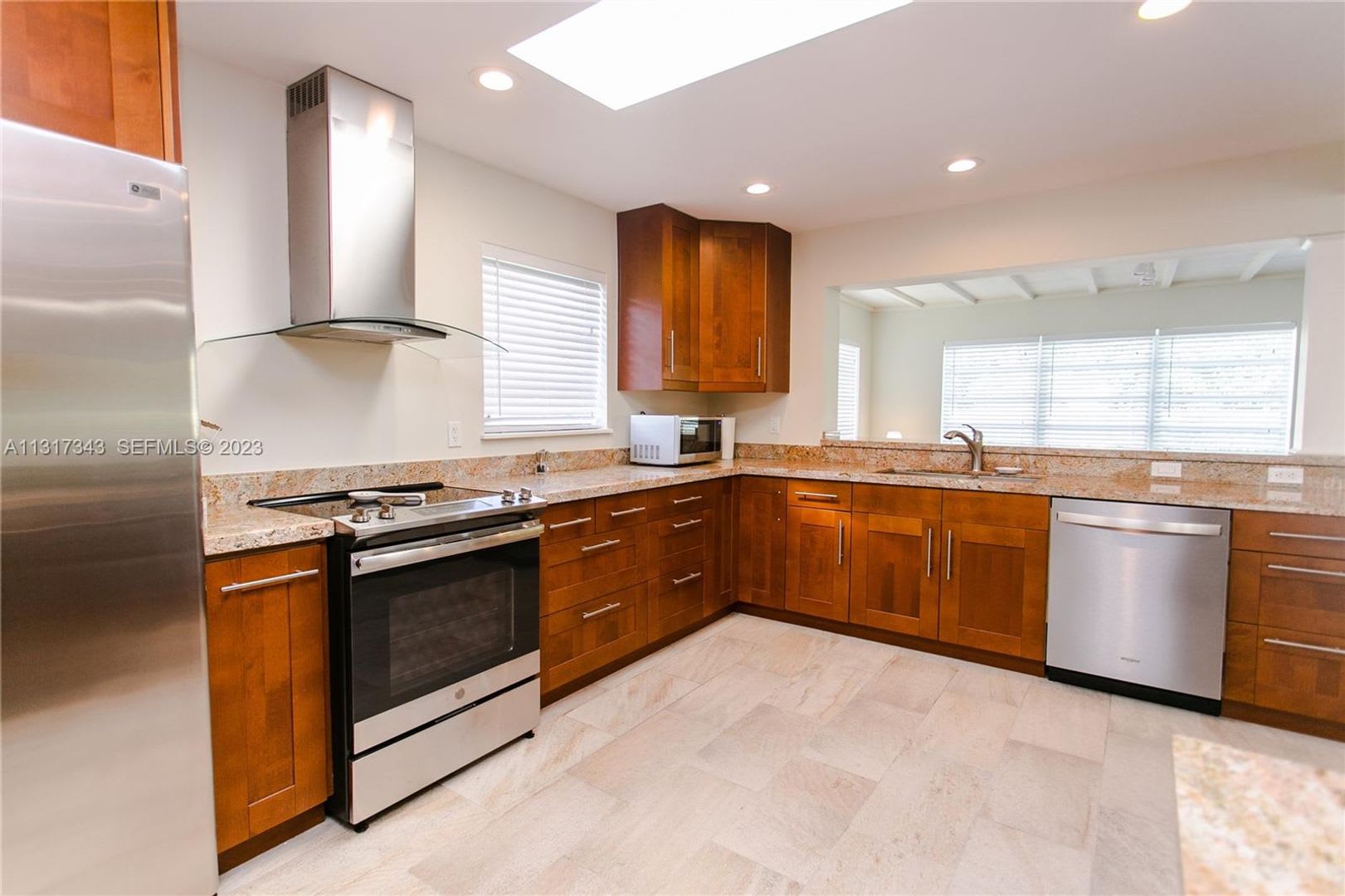 951 Washington Street Hollywood Fl 33019 – photo 5