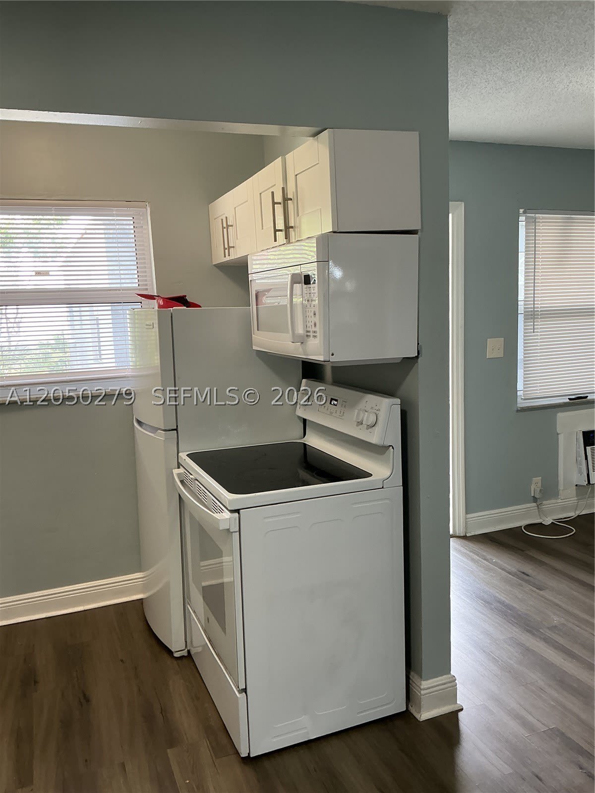 2137 Hayes St – photo 3
