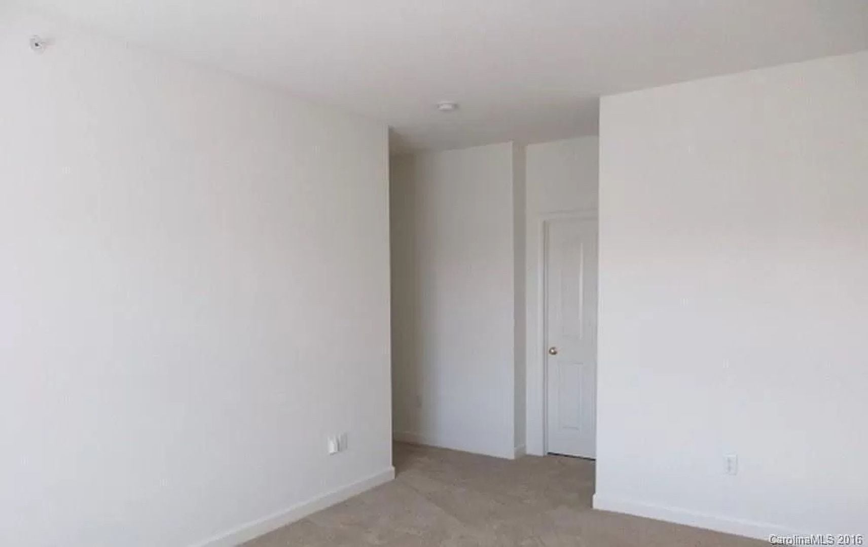 Room In 3 Bedroom Townhome At Hyde Glen Ct – photo 1