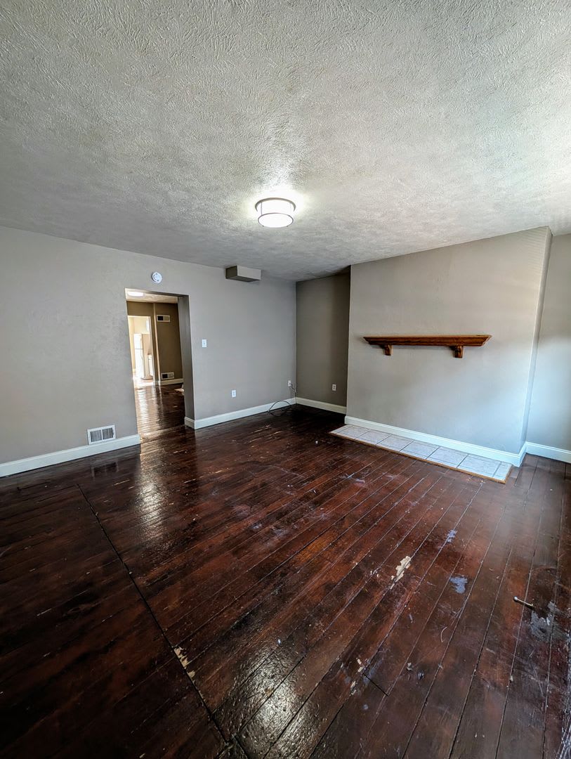 Southside Flats 3 bedroom! Central AC! Washer and Dryer Included! Available 8/21 – photo 2