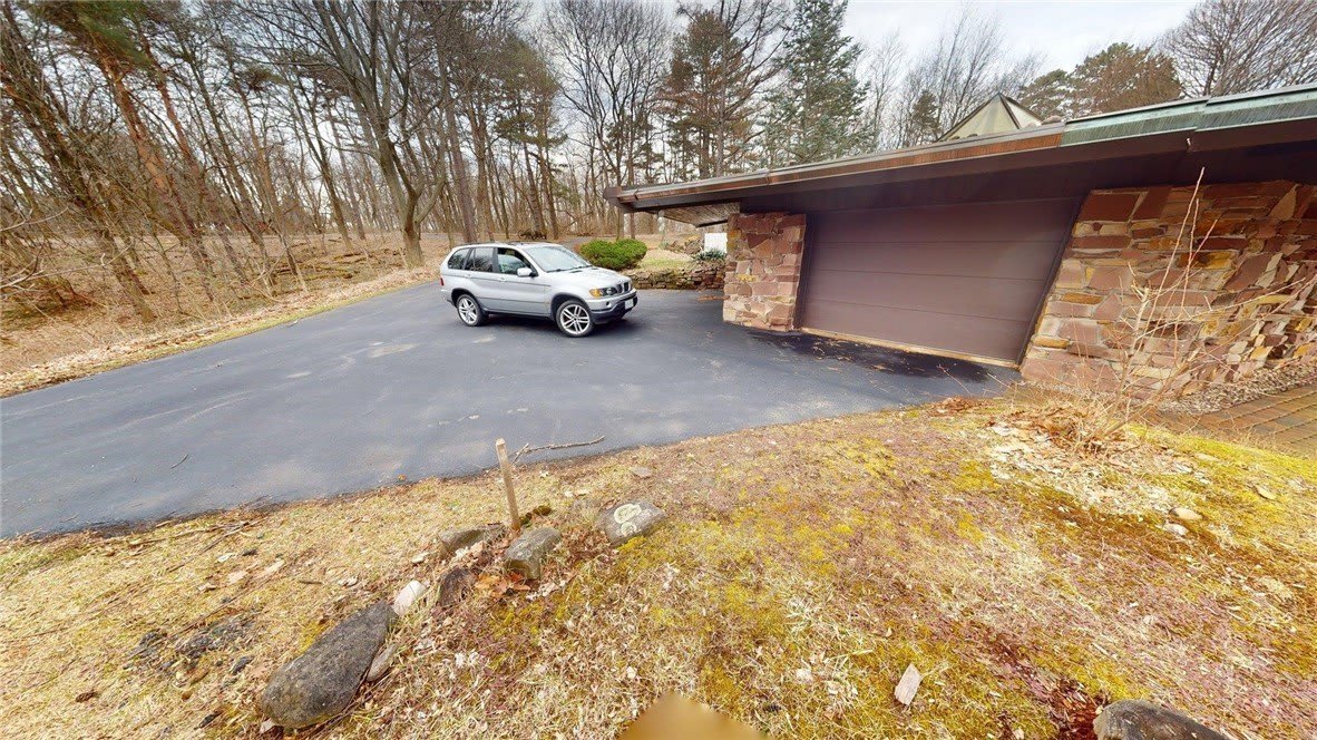 200 Steele Road – photo 2