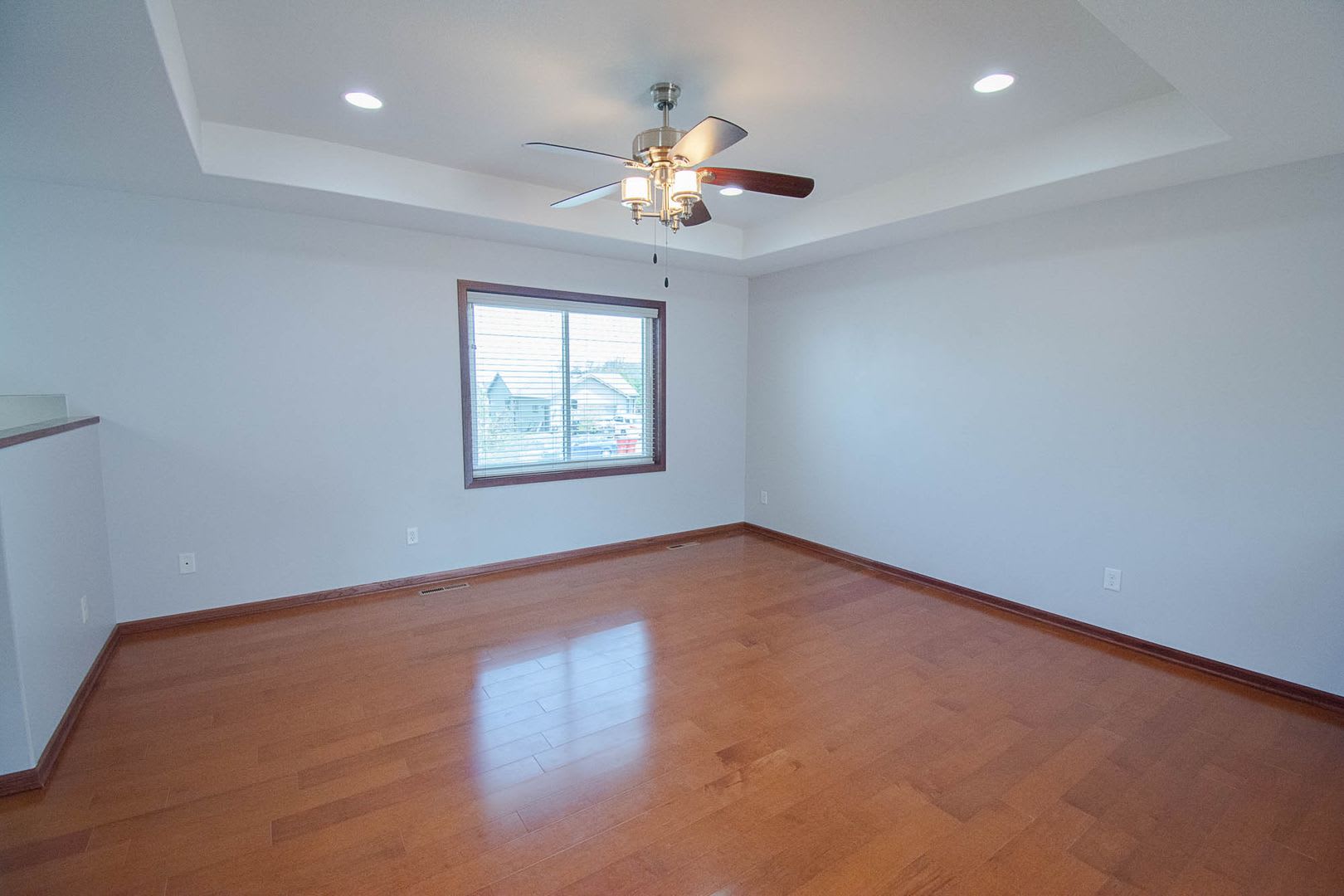 Spacious 5-Bedroom Home with 3-Car Garage – photo 4