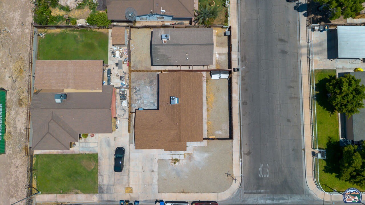 1077 Wozencraft St – photo 3
