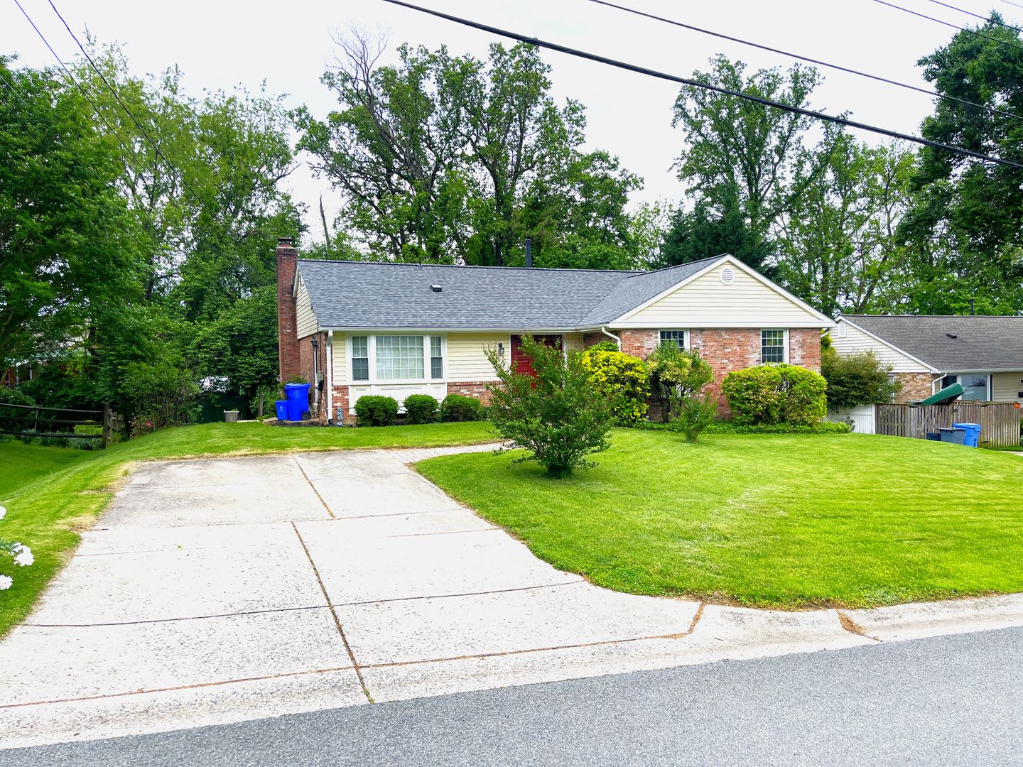 Beautiful 5 bedroom/2.5 bath with large yard – photo 2