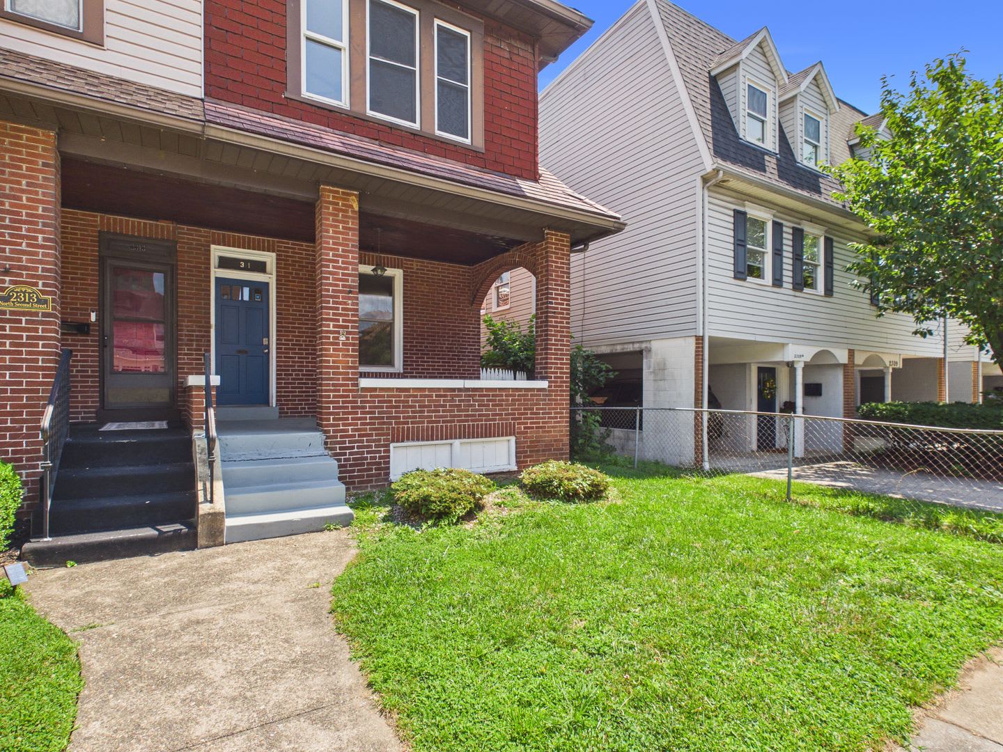 Large 3 Bedroom on 2nd St – photo 2
