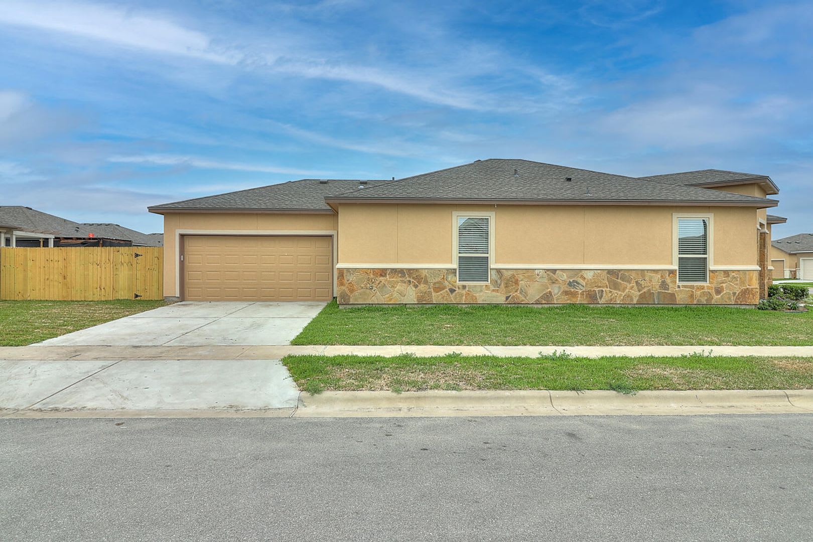 2202 Crystal Bay Dr 4 Bed 3 Bath 2 495 Month – photo 4