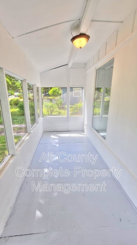 9348 Culpeper Ave – photo 4