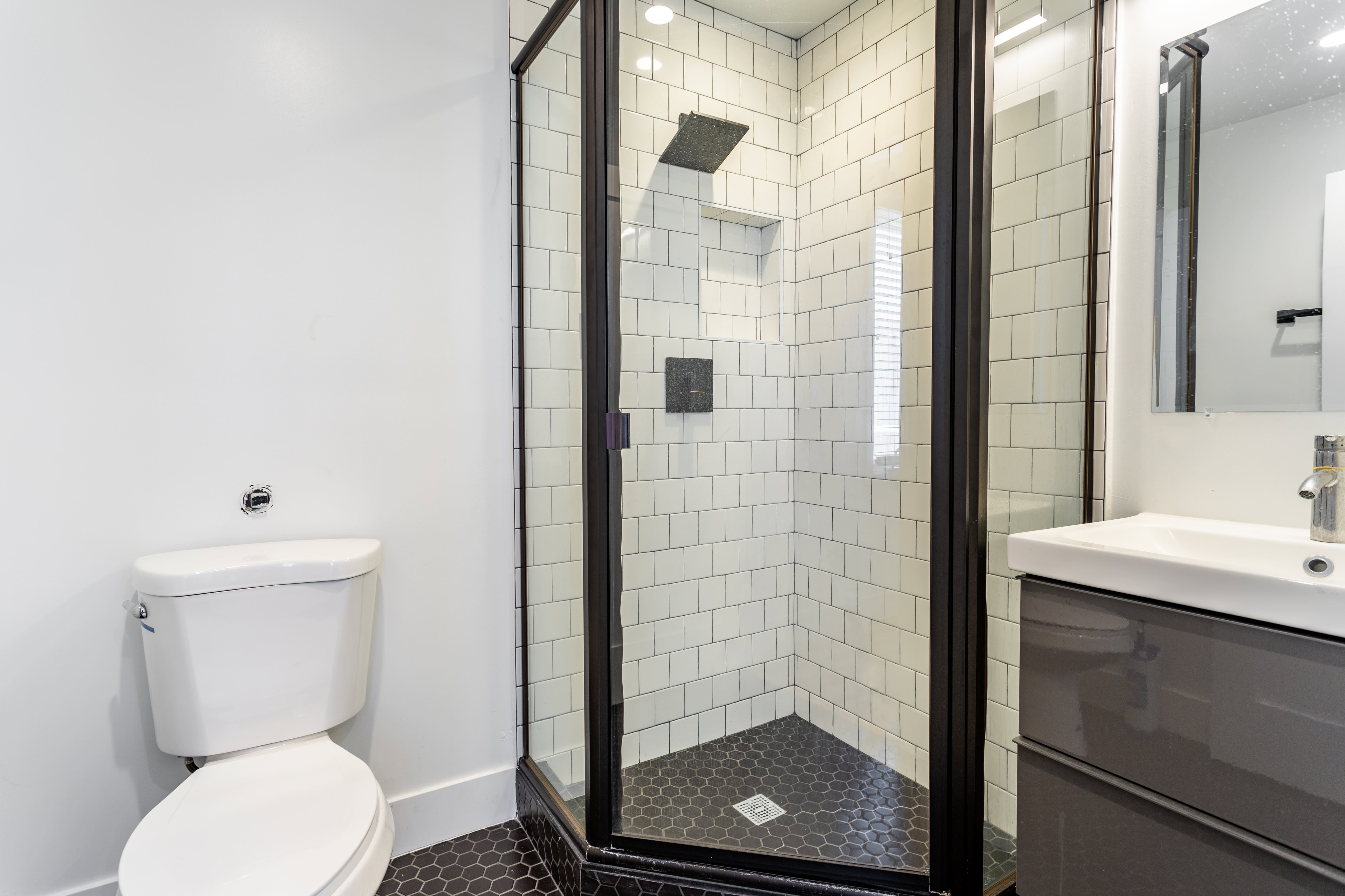 1325 W 24th Street – photo 5