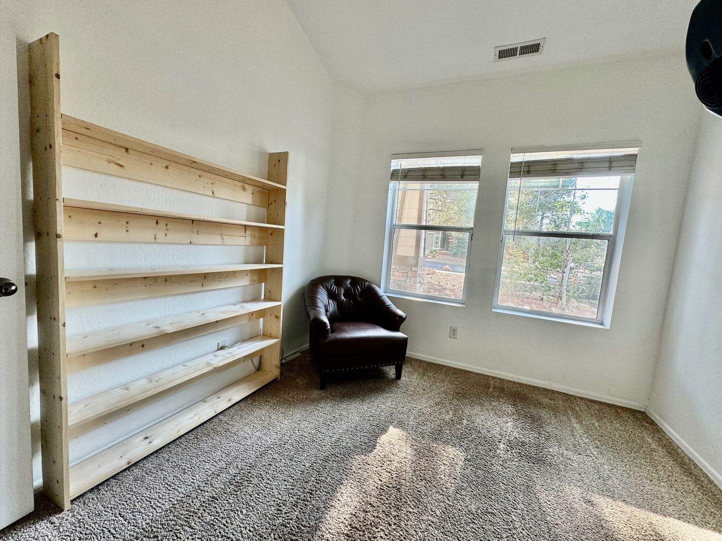 ponderosa trails 3 bedroom furnished home – photo 2
