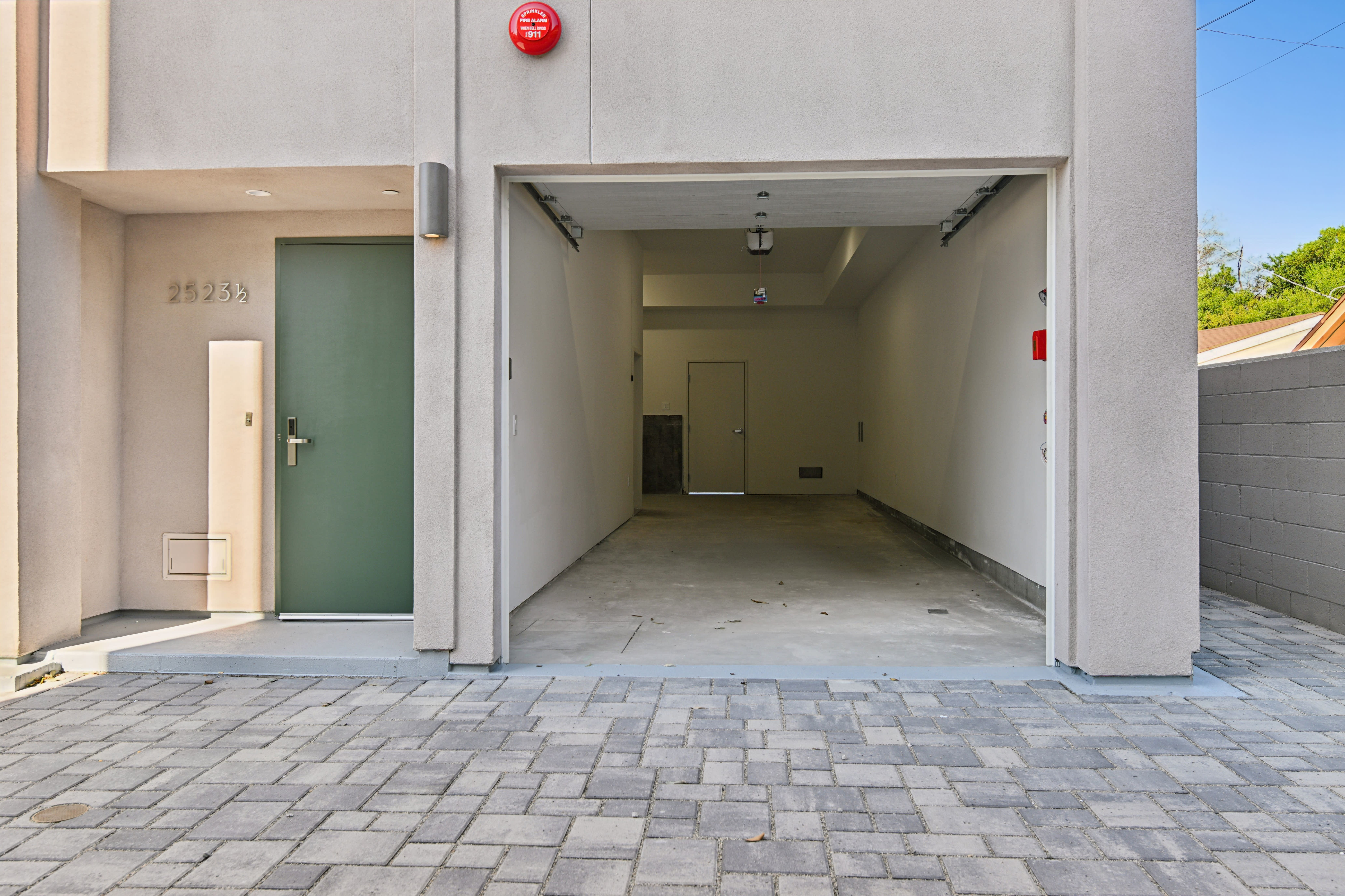 2523 S Orange – photo 1