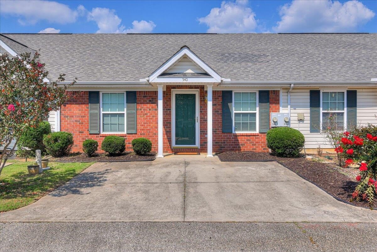 540 Edgecliff Lane – photo 2