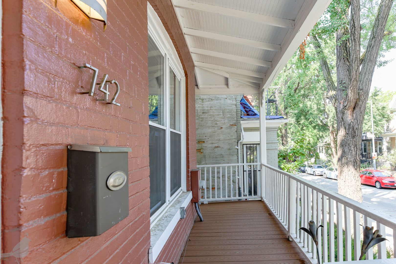 Classic 3 Bedroom Rowhome In Columbia Heights – photo 4