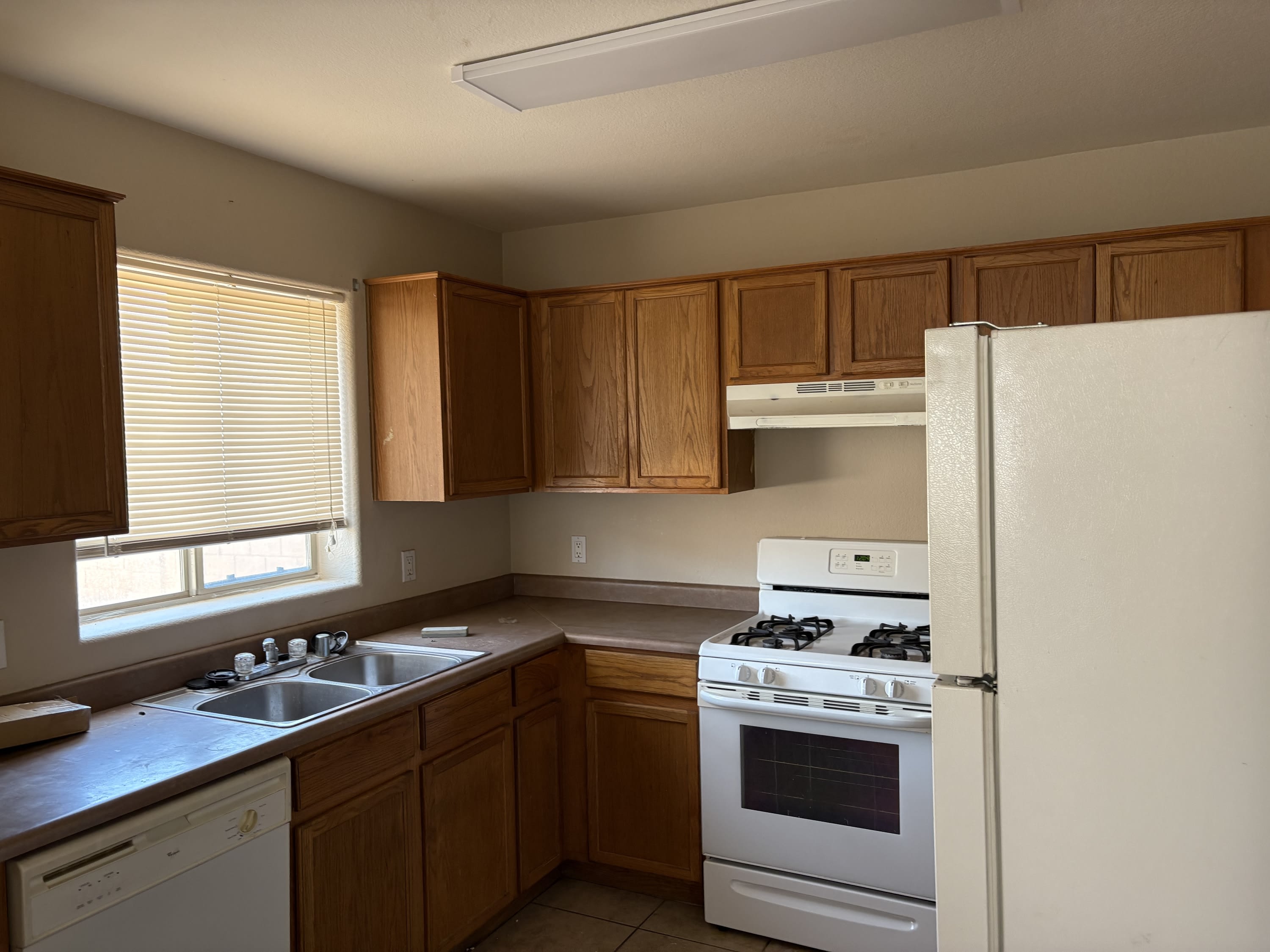 6010 W Jones Ave – photo 4