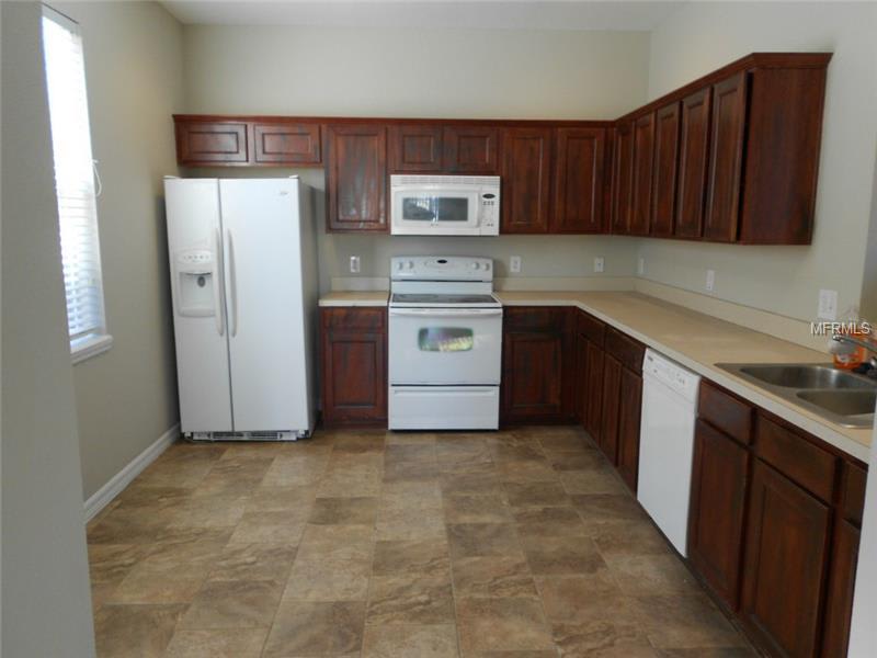 MOVE IN SPECIAL-3/2.5 Spacious Townhouse w/ 2 Car Garage in St. Cloud – photo 3
