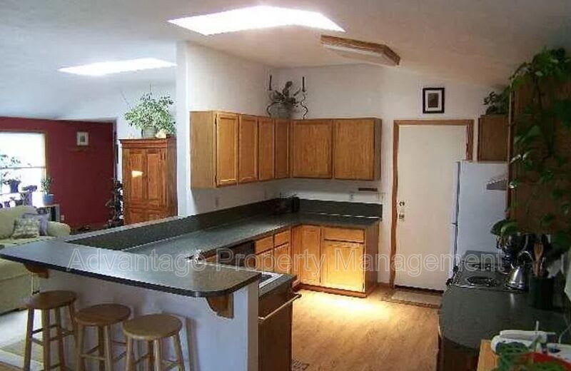1138 NE Conser Pl – photo 4