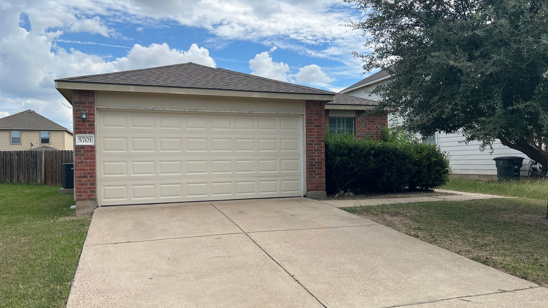 5701 Capricorn Loop For Details Move In Special 1 2 Off First Full Months Rent – photo 1