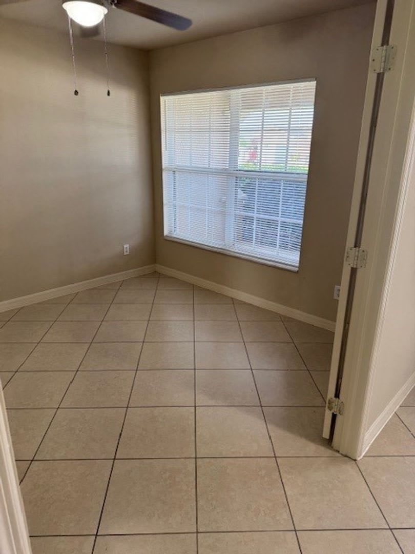 Large 3 bedroom single family home! – photo 4