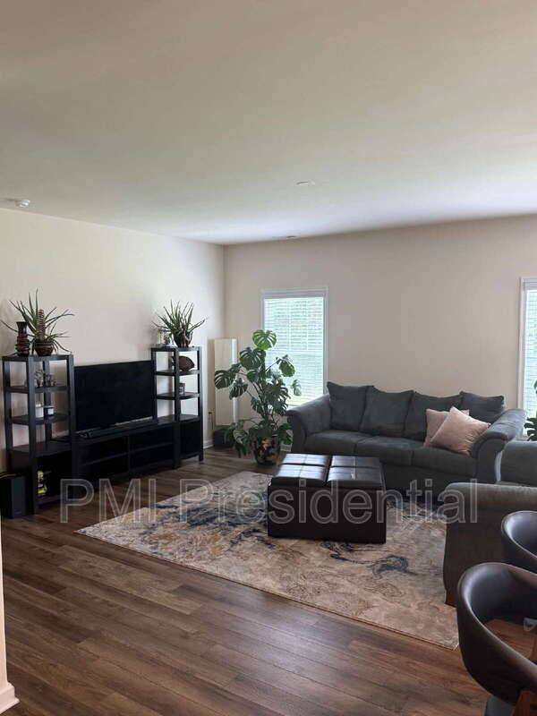 7044 Hepworth Drive – photo 4