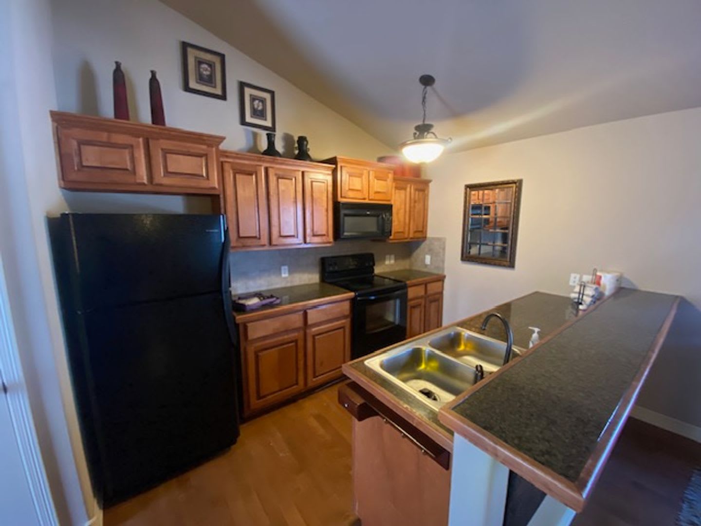 Super Cute Condo Near U of A! – photo 4