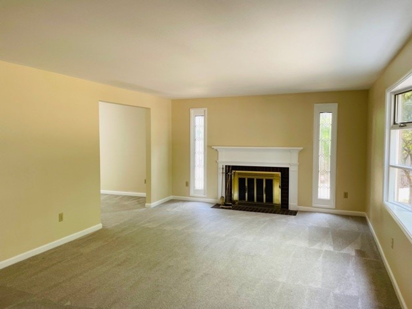 Large 4 Bedroom in Somerset Neighborhood – photo 4