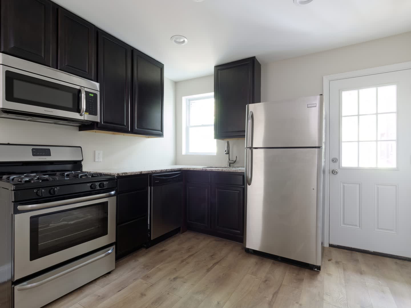 Charming 2Bd 1Ba Townhome In East Baltimore Md – photo 5