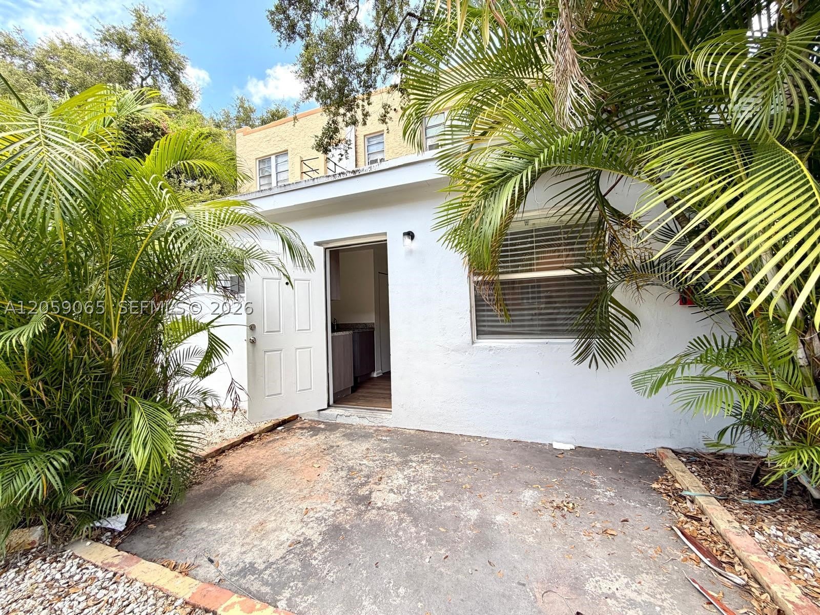 529 SW 3rd St – photo 1