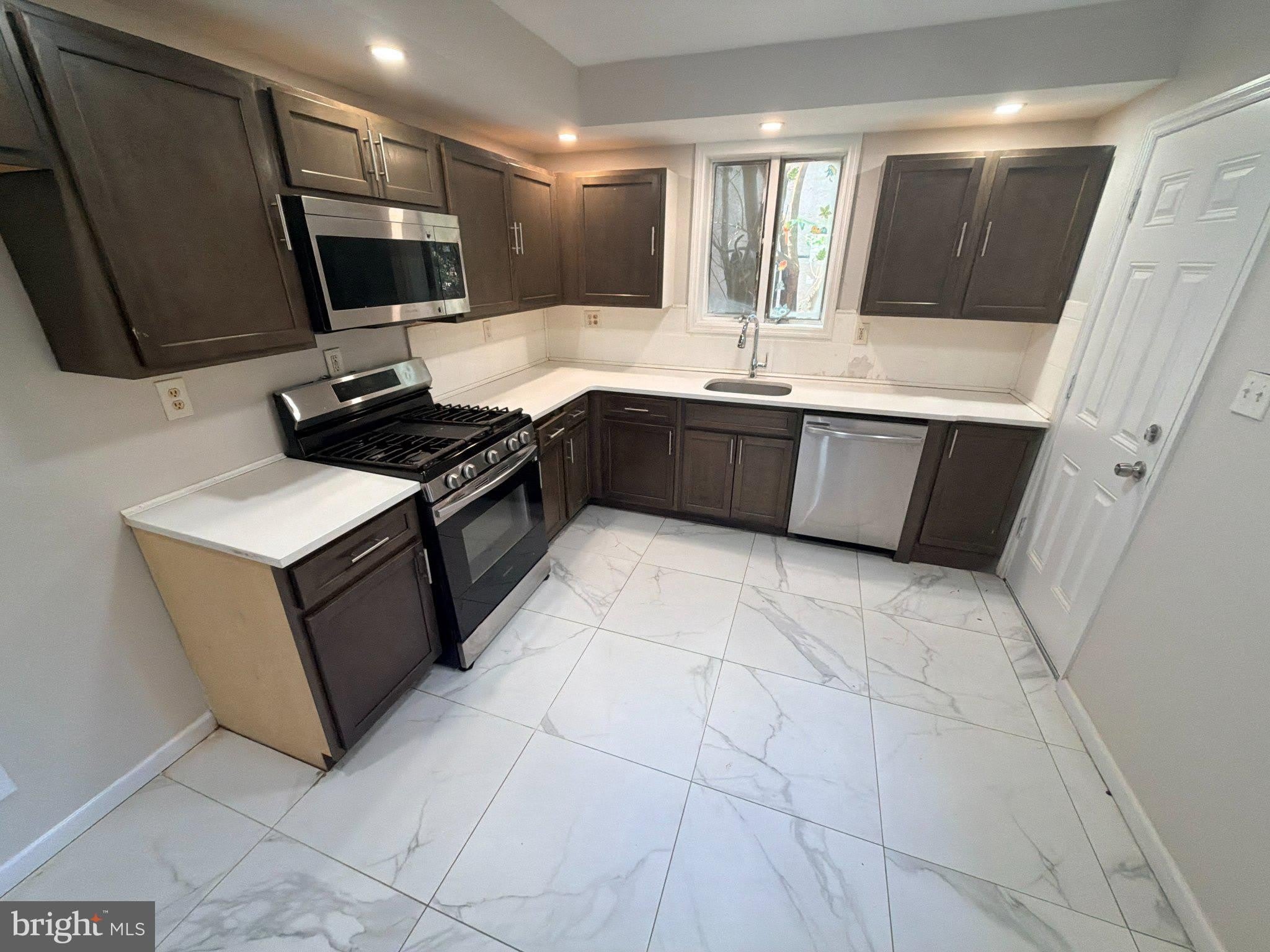 35 EMORY Avenue – photo 2