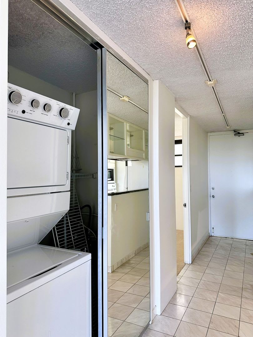 Kahala Towers 2BR/2BA/1PK – photo 5