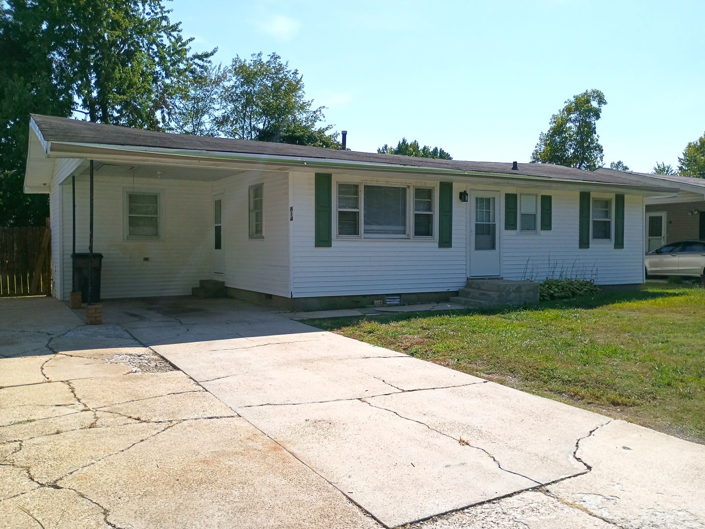 Cute 3Bed/1Bath house with fenced backyard – photo 1