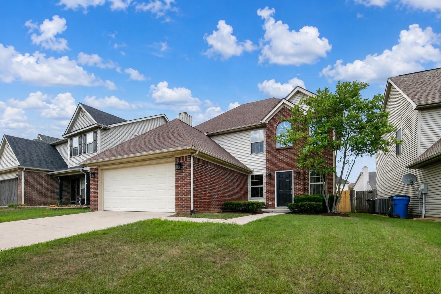 565 Wellington Gardens Drive – photo 2