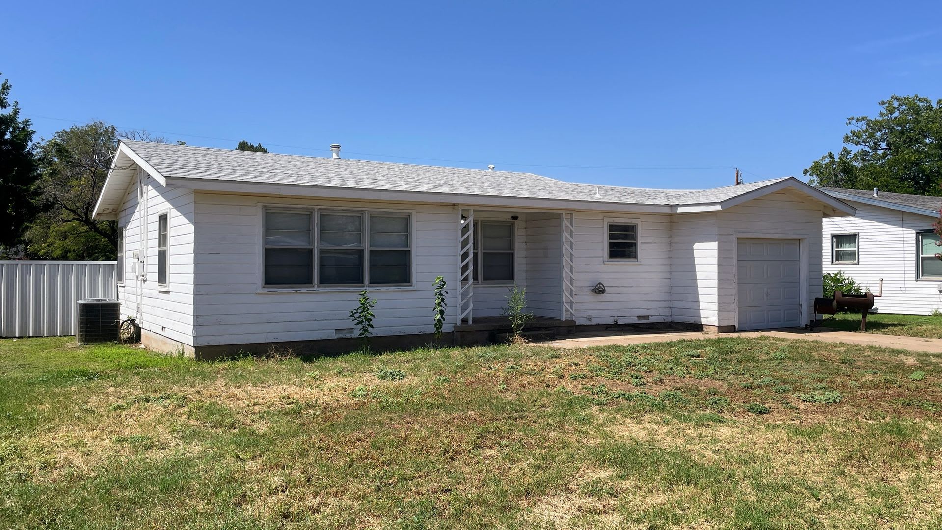 Charming 3-Bedroom, 1.5-Bath Single-Family Home for Rent in Snyder, TX! – photo 2