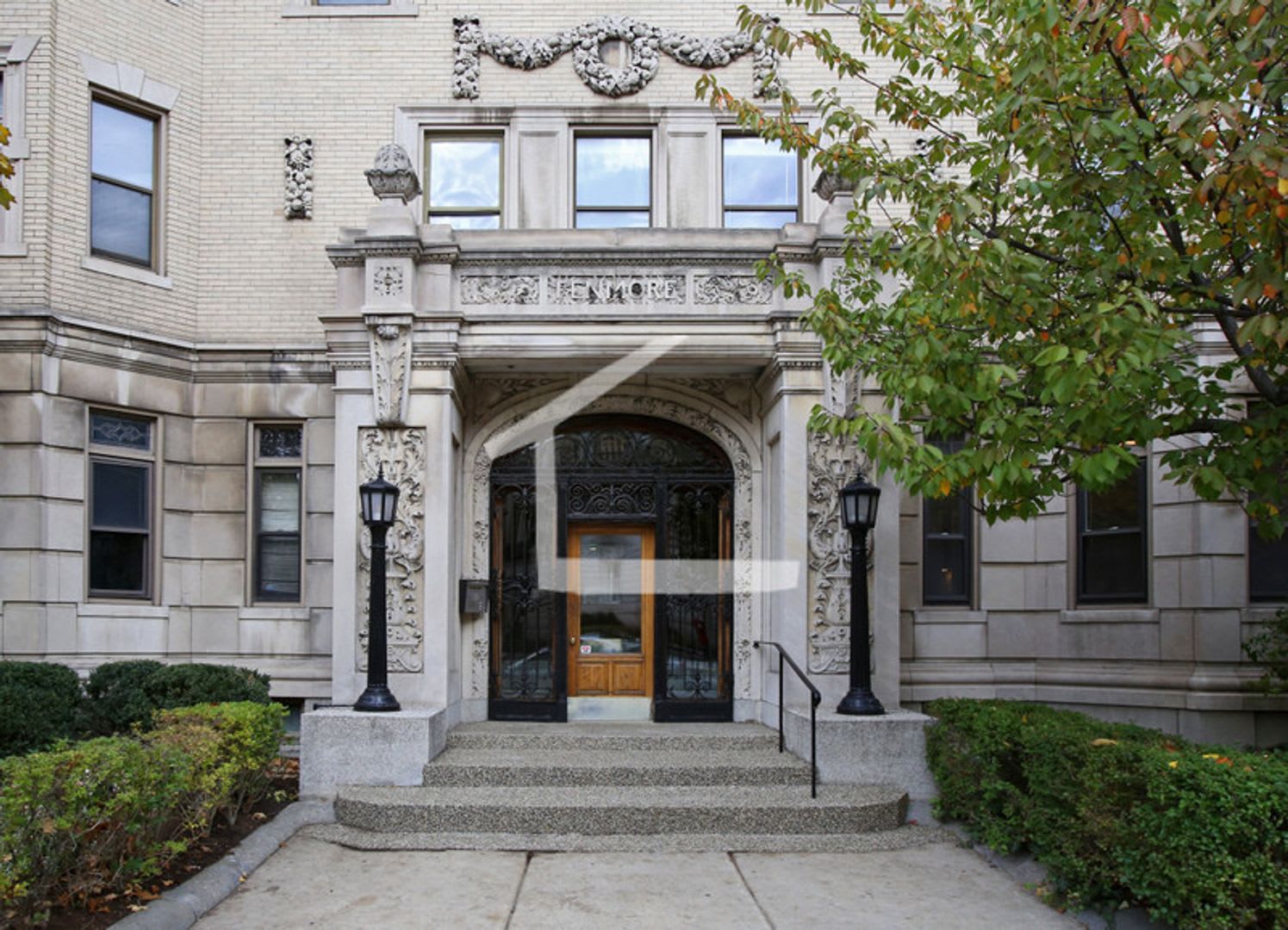 Nice 2 bed steps from Berklee College – photo 1