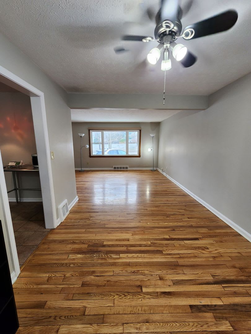 Fabulous Home In The Heart Of Solon – photo 3