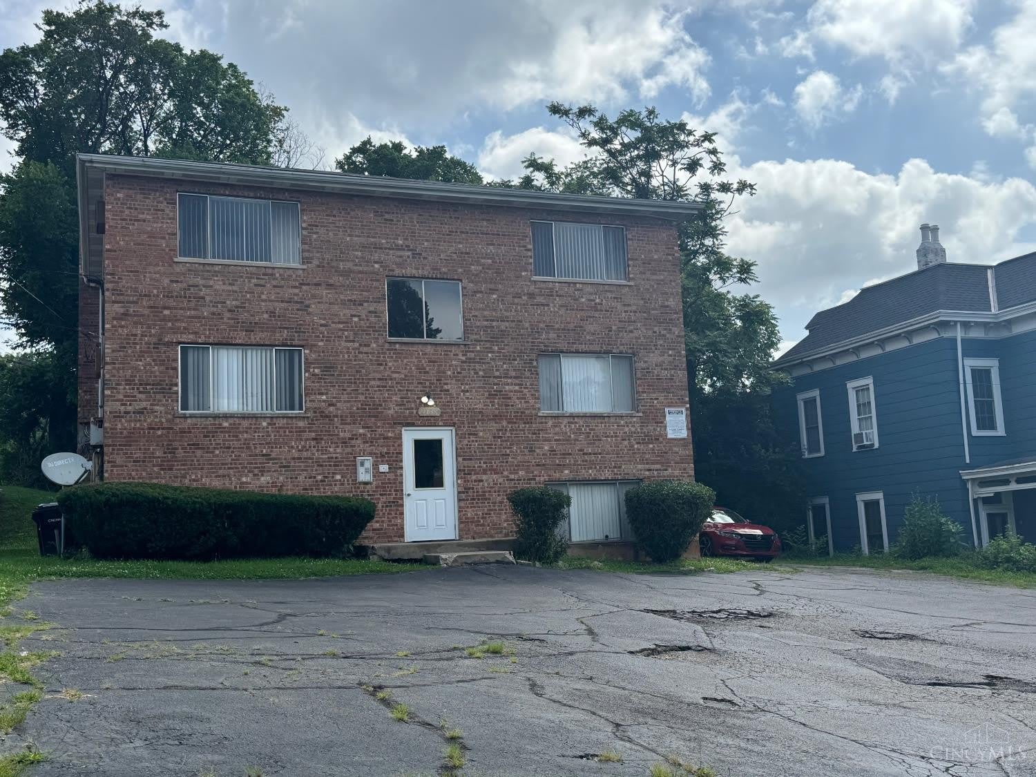 4438 Hamilton Avenue – photo 1
