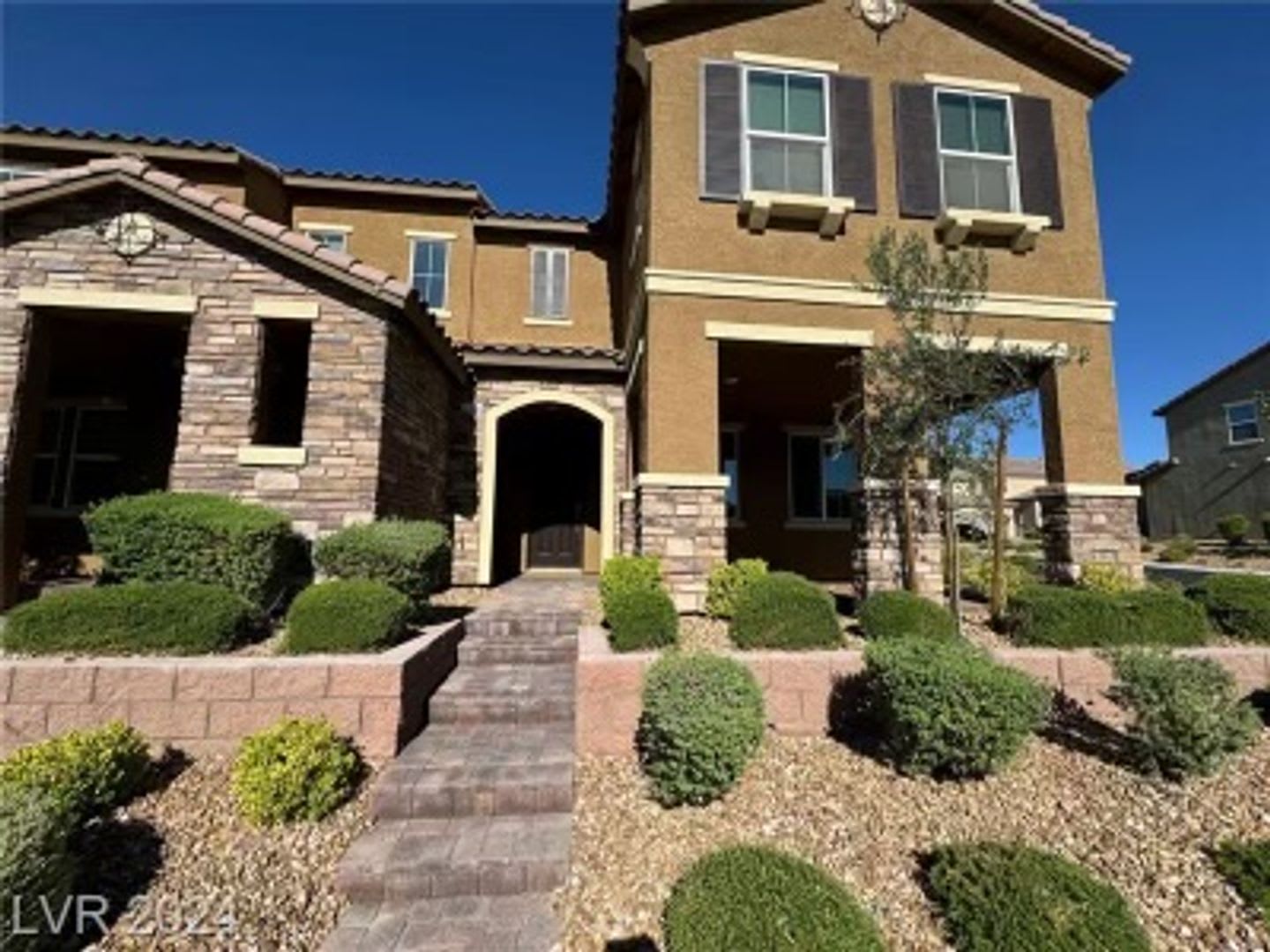 Modern 3-Bedroom Townhome with Open Living & Prime Henderson Location – photo 3