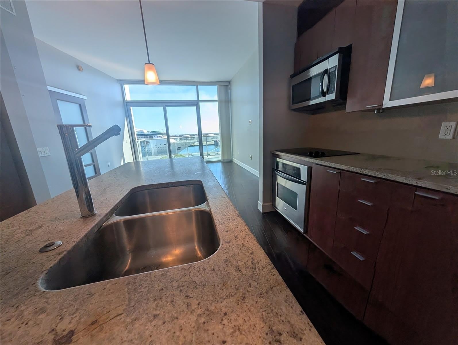 912 CHANNELSIDE Drive – photo 5