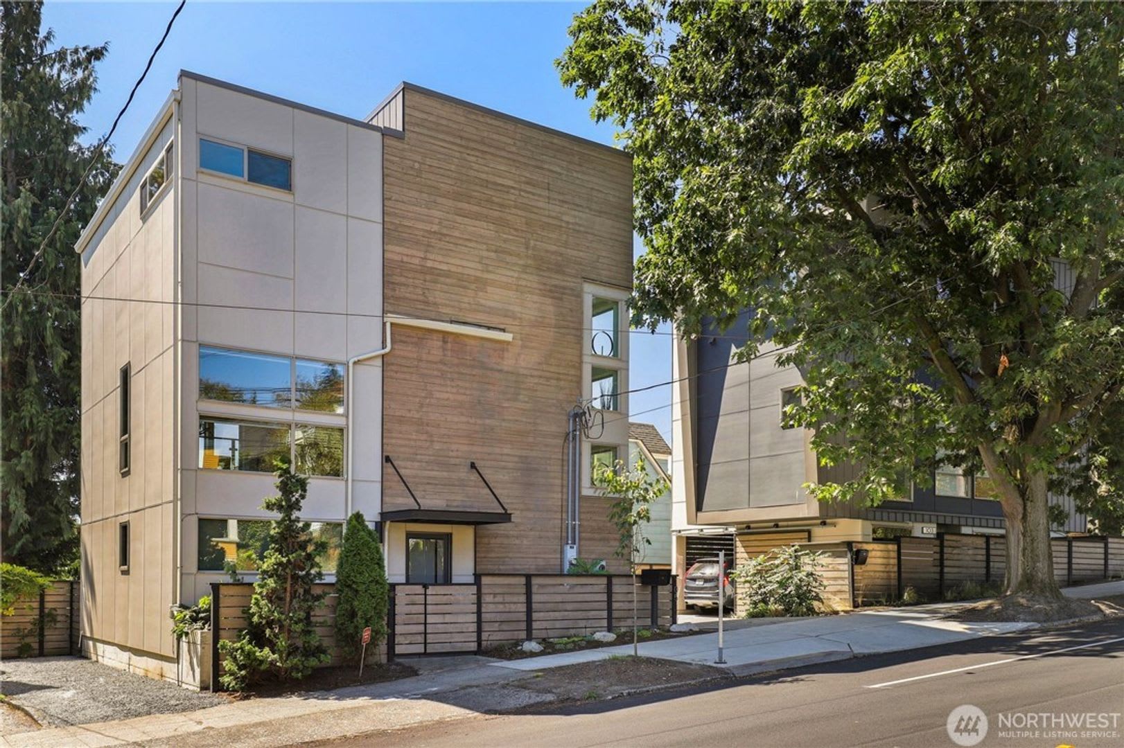 3Bd/3.5Ba Seattle Townhome – photo 1