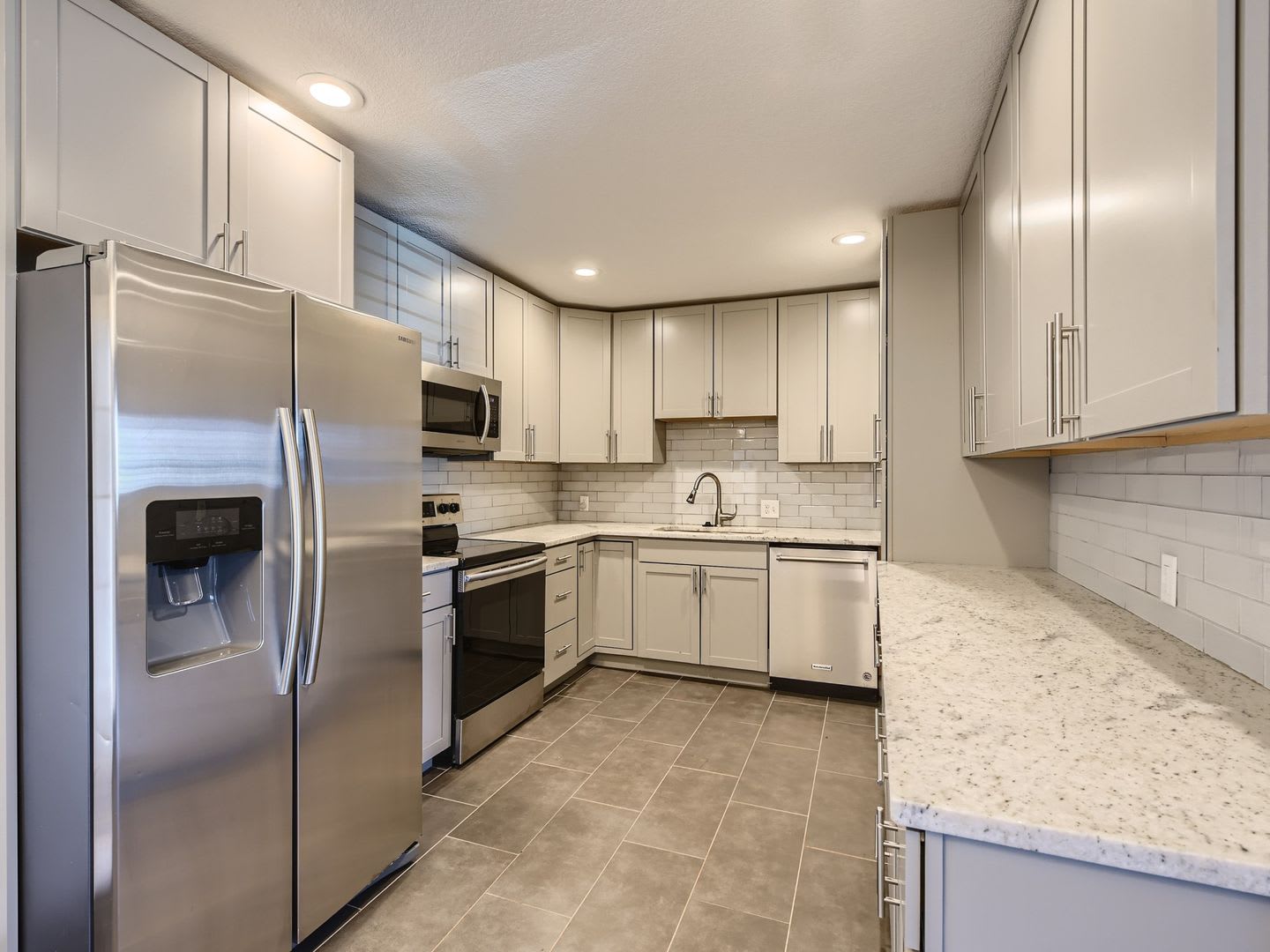 Evolve Real Estate: AVAILABLE 10/1/2026 CHARMNG MID CENTURY 4 BED HOME IN MAR LEE MANOR! – photo 3