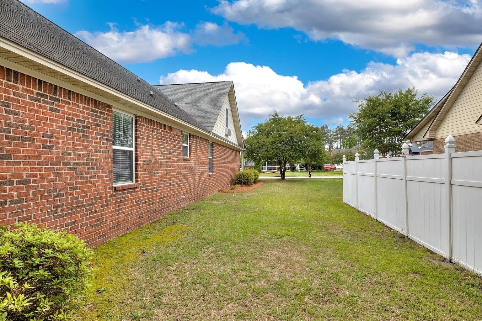 3225 Mayflower Lane – photo 3