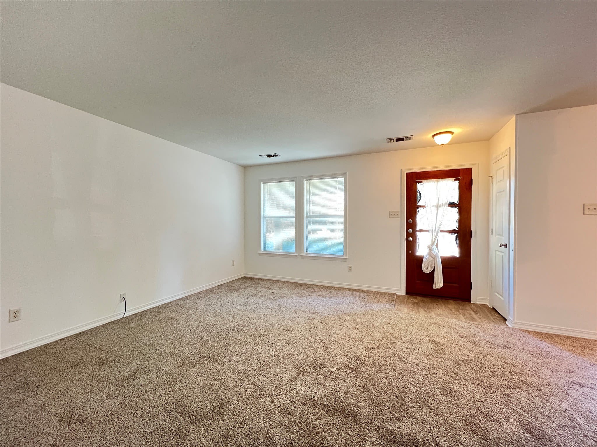 403 W Oak Street – photo 2