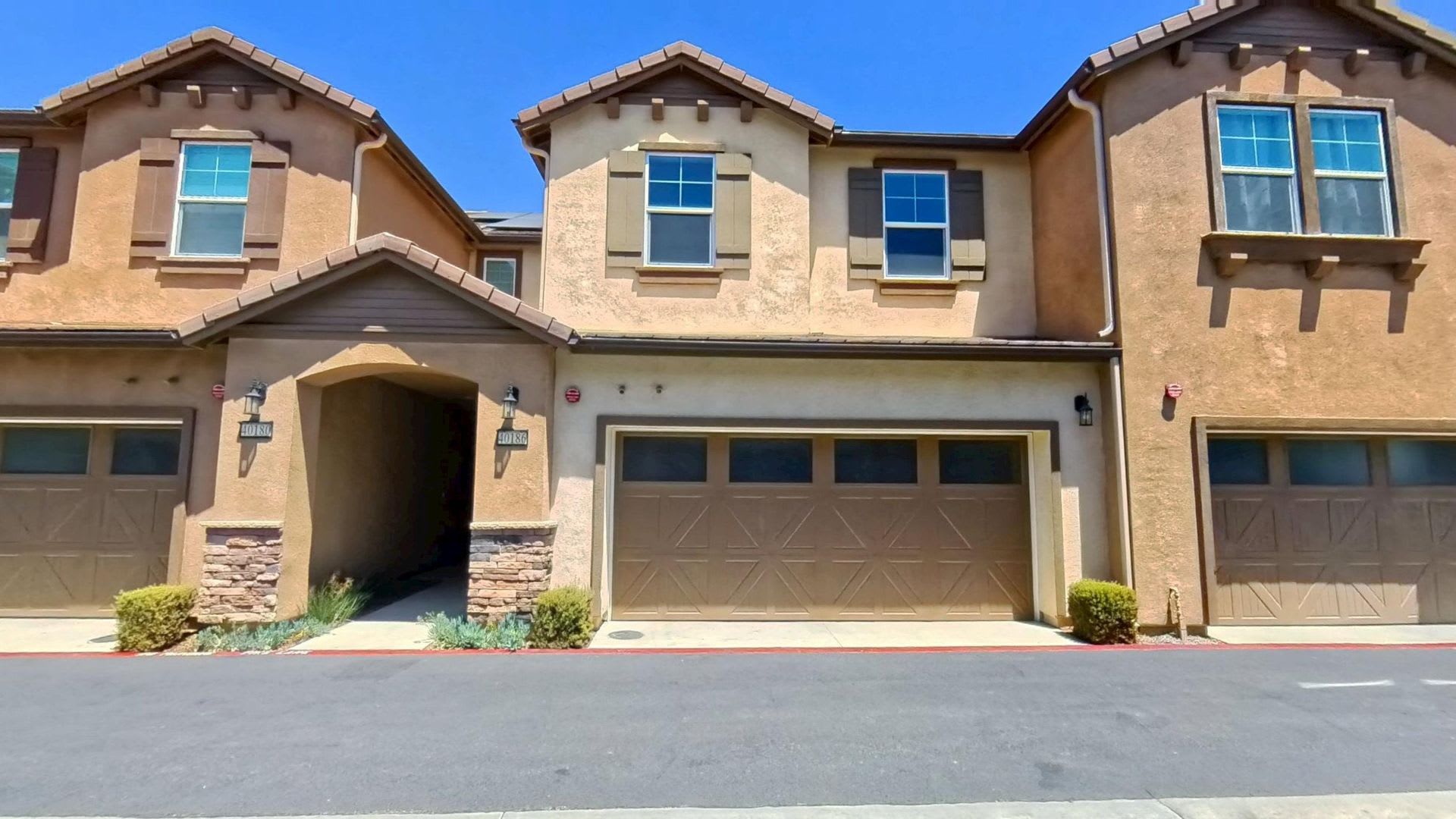 500 Off First Months Rent Move In By September 1St Beautiful Townhome Located At 40186 Birchfield Dr 170 Temecula Ca Prime Location Move In Ready – photo 1