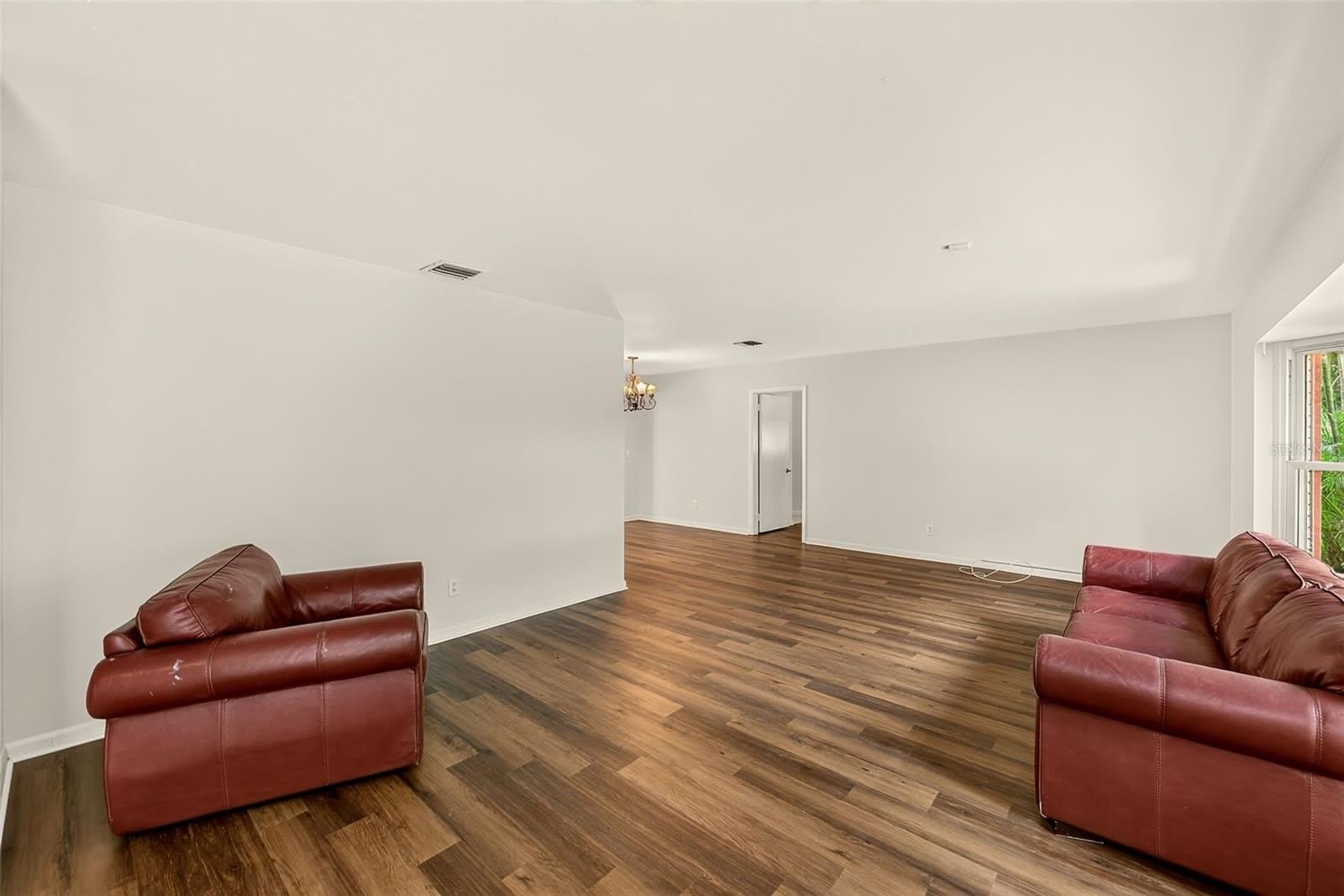 303 Saint Augustine Avenue – photo 4