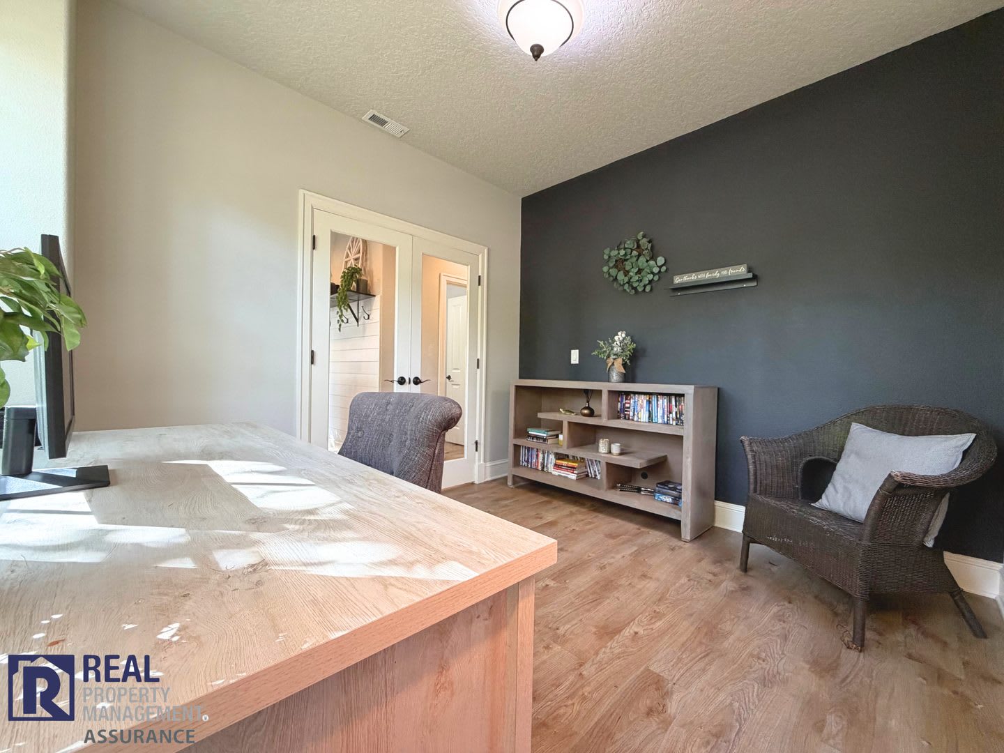 Quiet Furnished Home with Office, River Access & Nearby Hospitals – photo 4