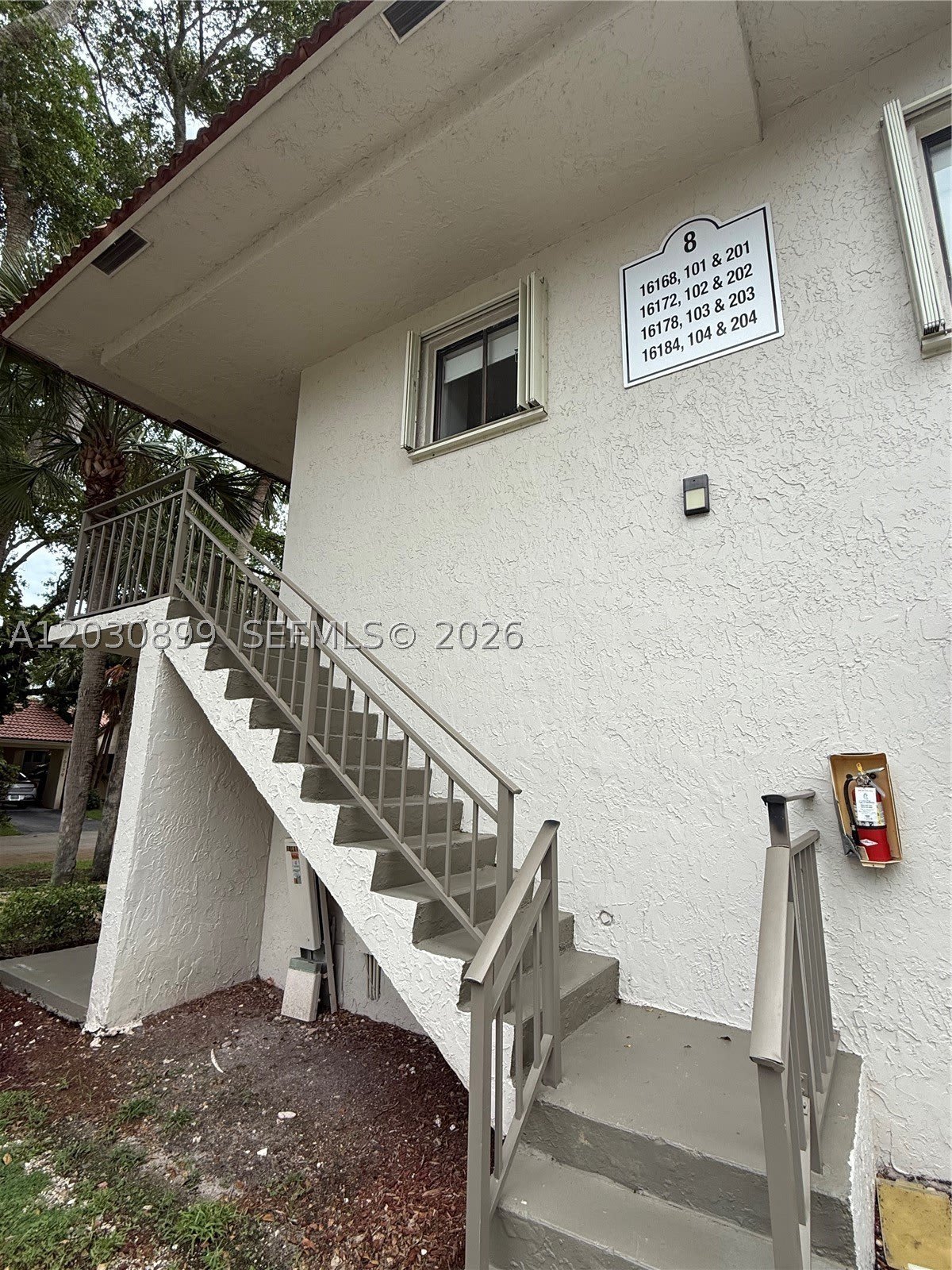 16184 Laurel Dr – photo 3