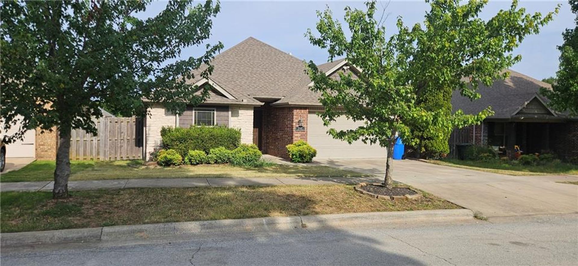 Nice Home Centrally Located in Fayetteville – photo 2
