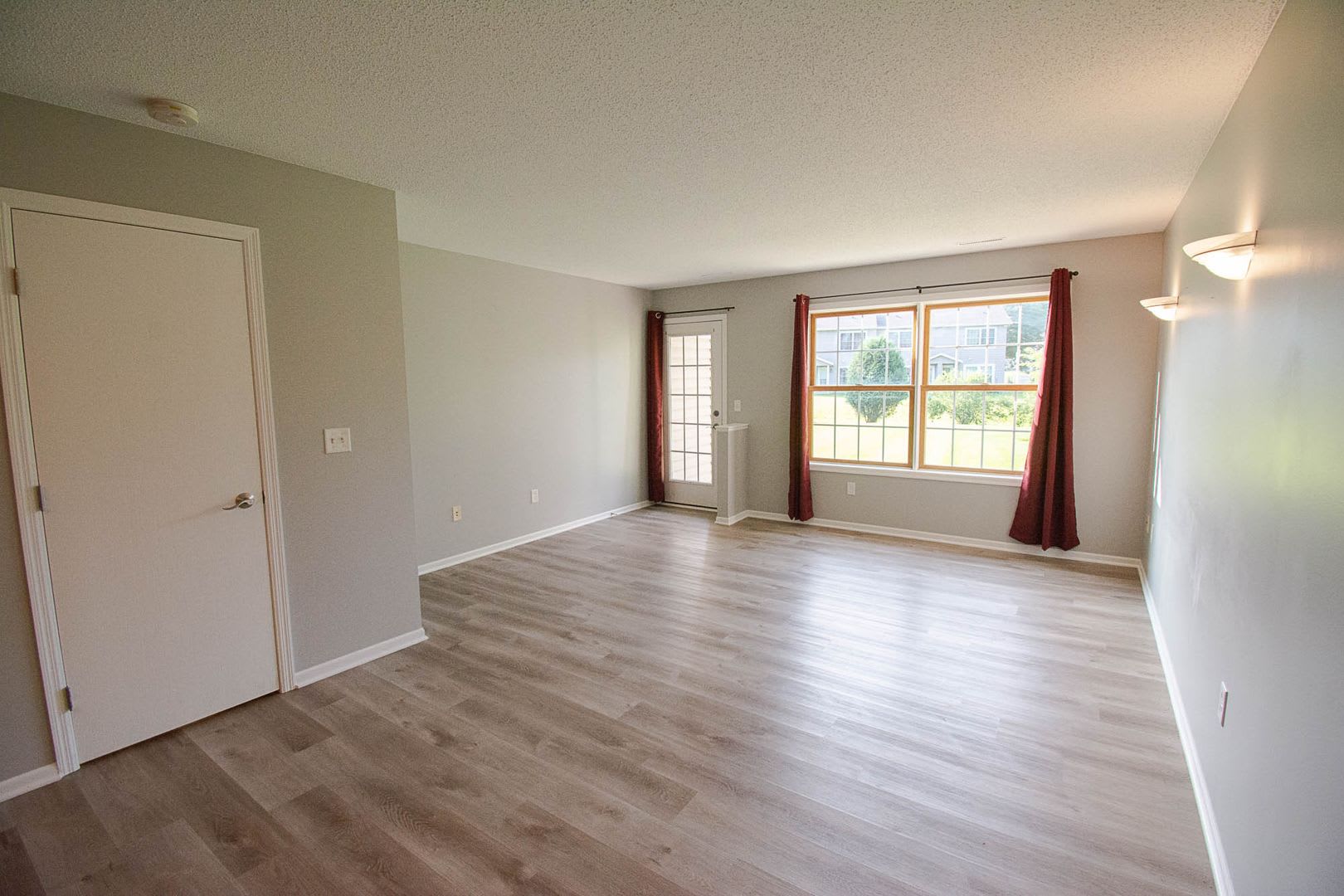 2 Bedroom Townhome off West Circle Drive – photo 3